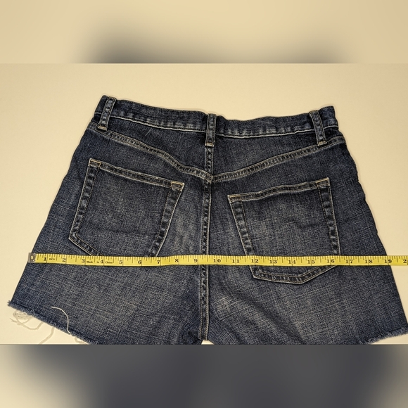 UNIQLO Womens Jean Shorts 26 Inch Frayed Hem Preowned - Picture 6 of 10
